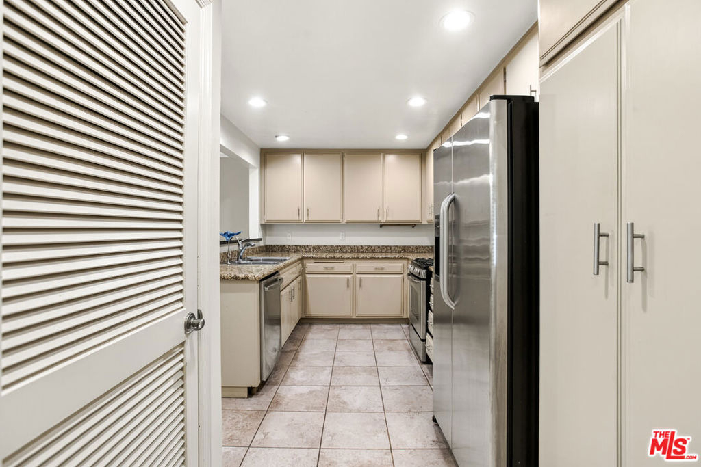 1110 S Shenandoah Street - Photo 8