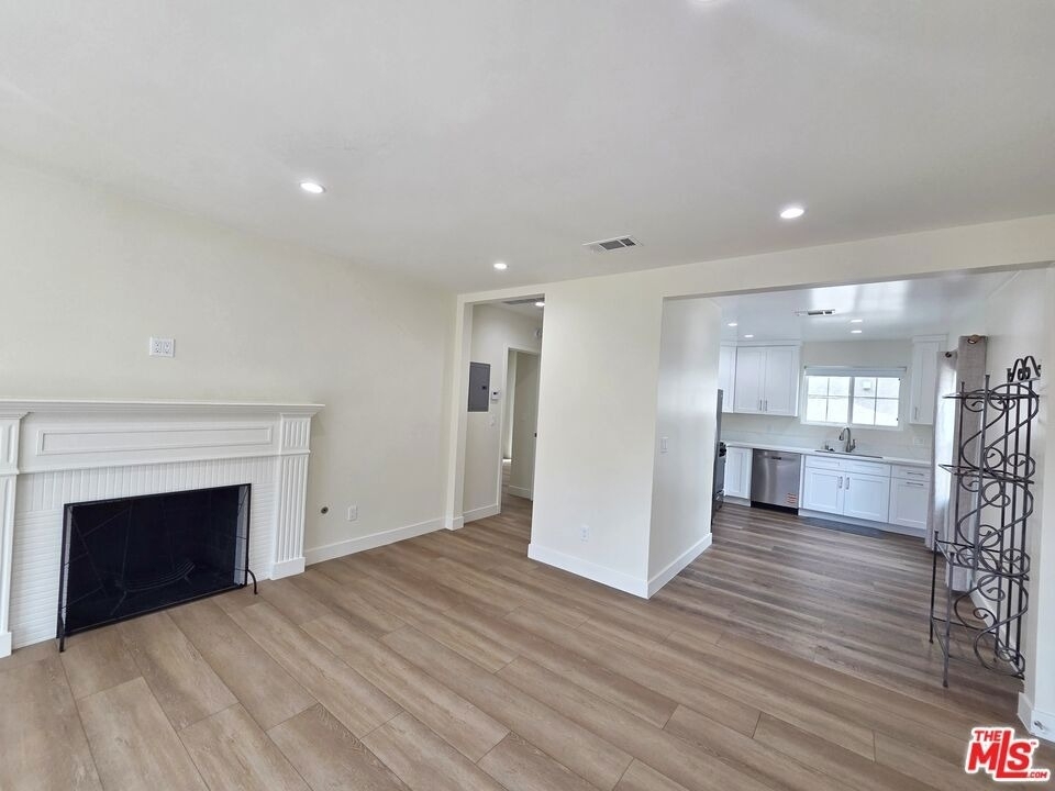 1165 Stanford St - Photo 3