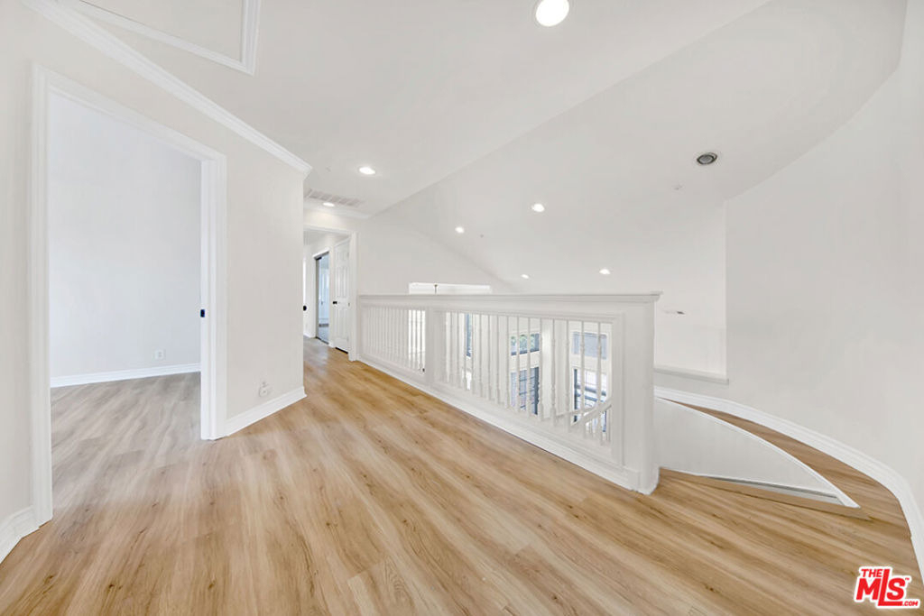 5532 Angelus Avenue - Photo 10