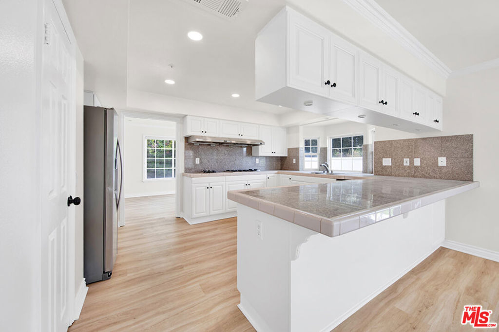 5532 Angelus Avenue - Photo 5
