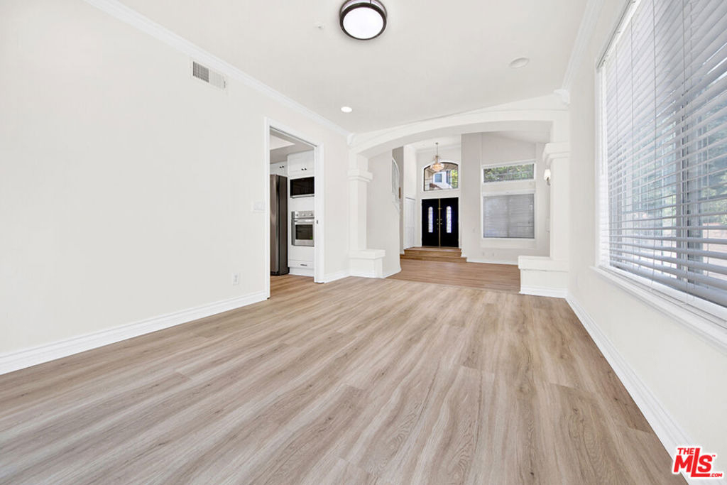 5532 Angelus Avenue - Photo 3