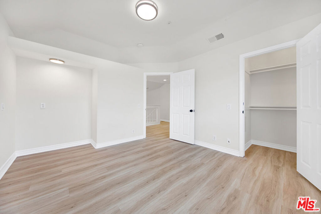 5532 Angelus Avenue - Photo 11