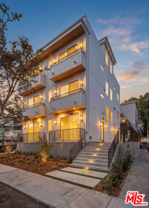 1330 Mohawk Street - Photo 1
