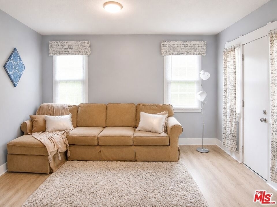 228 W 70th Street - Photo 5