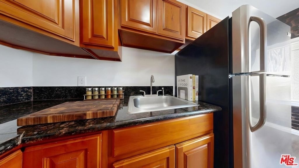 738 New Hampshire Avenue - Photo 4