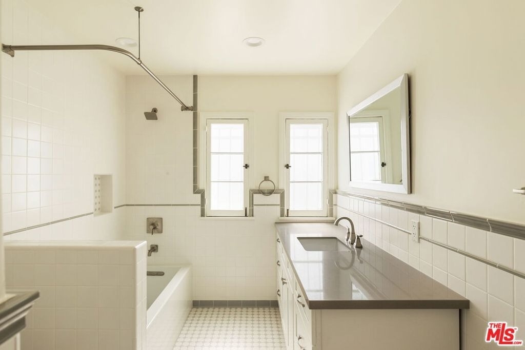 1054 S Stanley Avenue - Photo 14