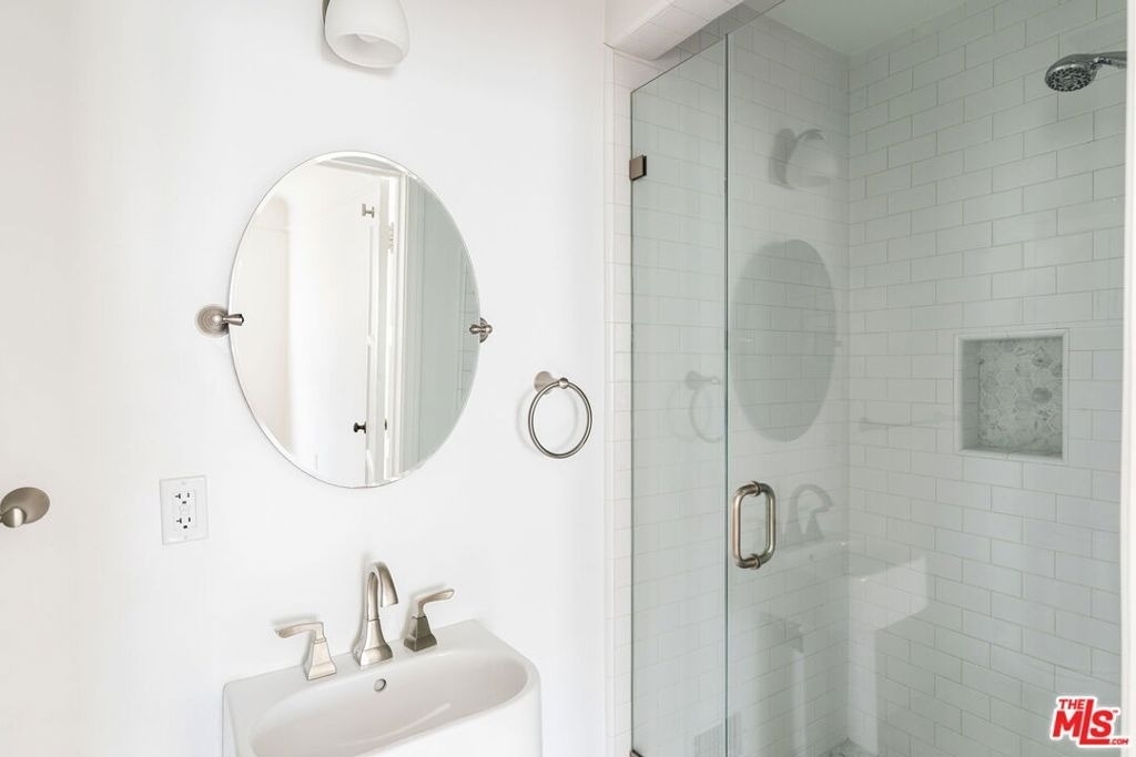 1054 S Stanley Avenue - Photo 11