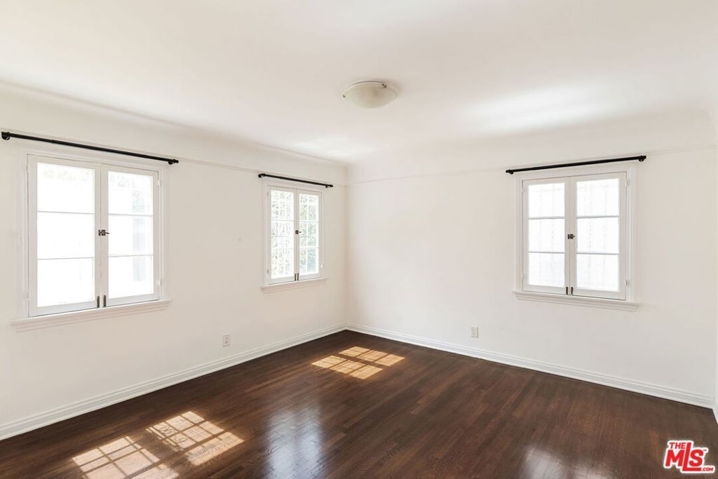 1054 S Stanley Avenue - Photo 10
