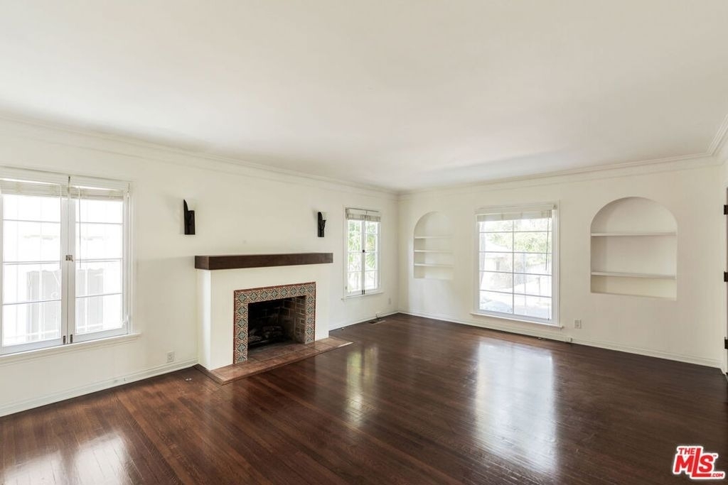 1054 S Stanley Avenue - Photo 2