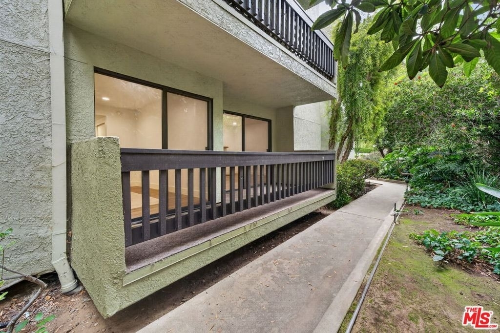 2018 Griffith Park Boulevard - Photo 18