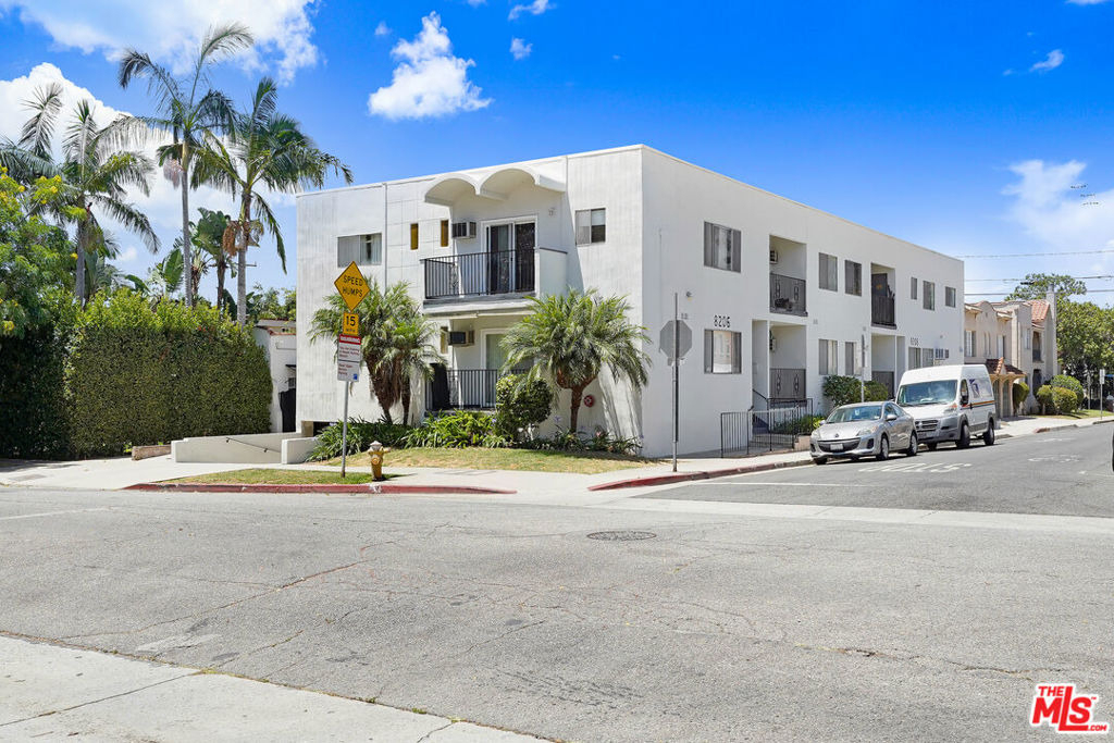8208 Romaine Street - Photo 10