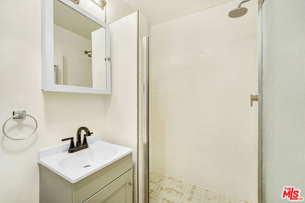 8208 Romaine Street - Photo 9
