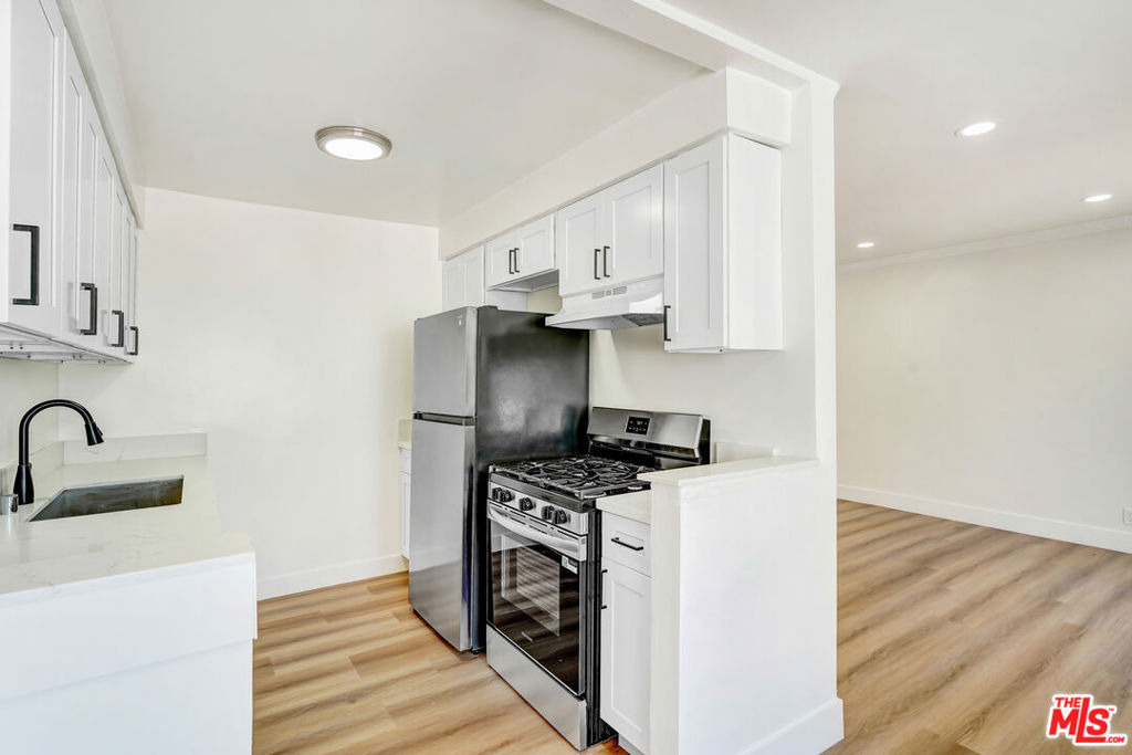 8208 Romaine Street - Photo 3