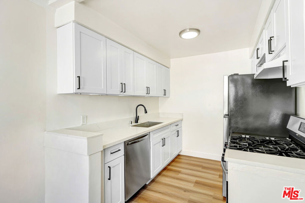 8208 Romaine Street - Photo 4