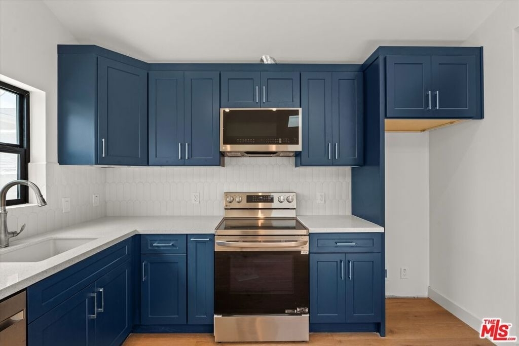 3792 1/2 Van Ness Avenue - Photo 2