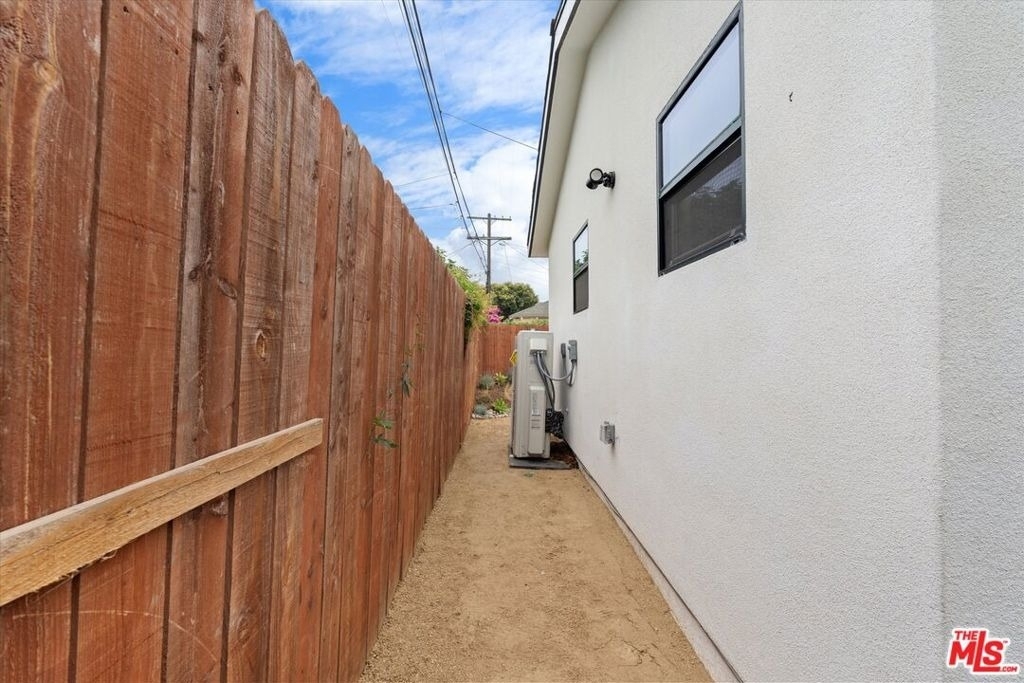 3792 1/2 Van Ness Avenue - Photo 15