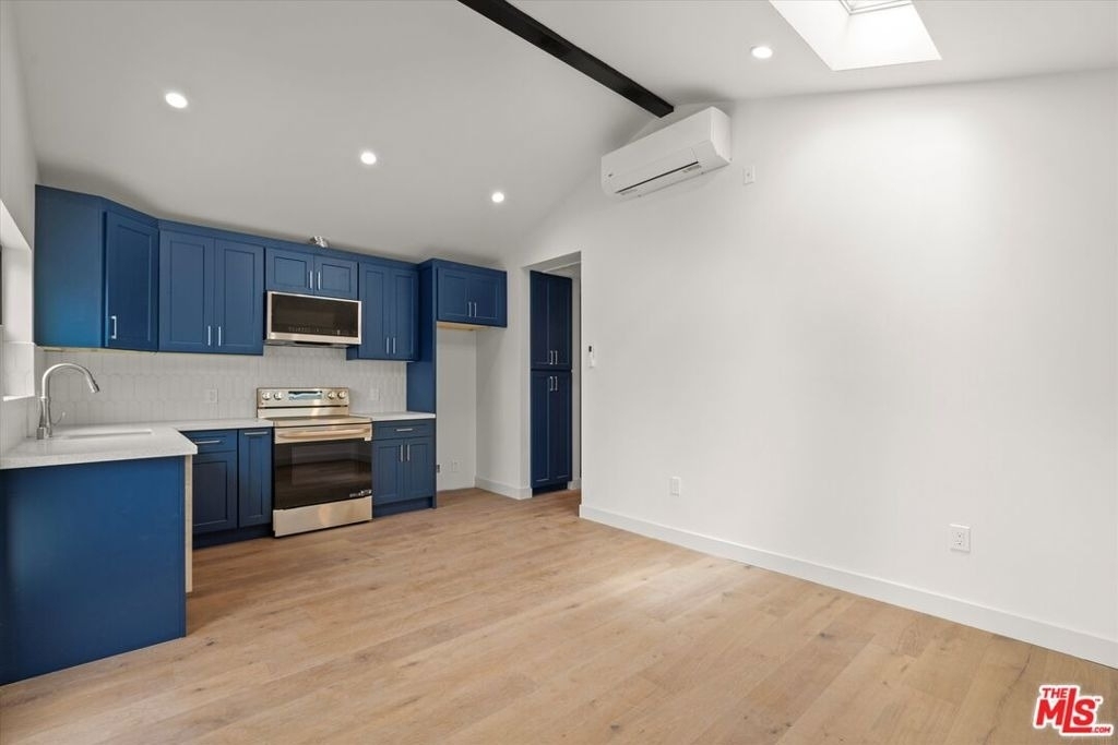 3792 1/2 Van Ness Avenue - Photo 3