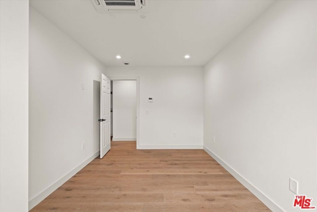 3792 1/2 Van Ness Avenue - Photo 9