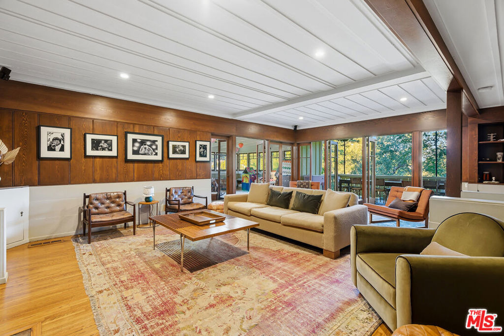 2049 Oakstone Way - Photo 2
