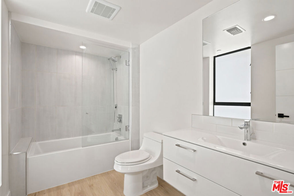 1434 N Poinsettia Place - Photo 9
