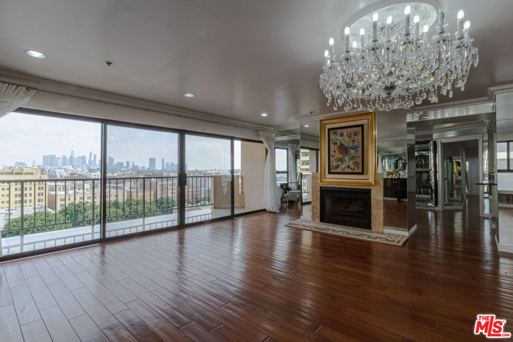 727 S Ardmore Avenue - Photo 1