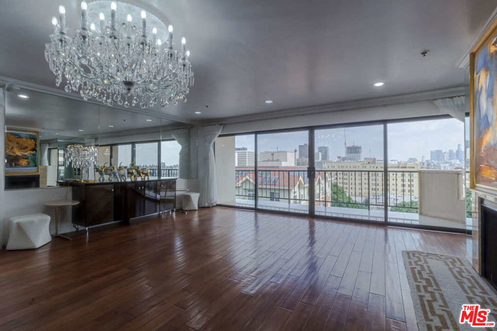 727 S Ardmore Avenue - Photo 2
