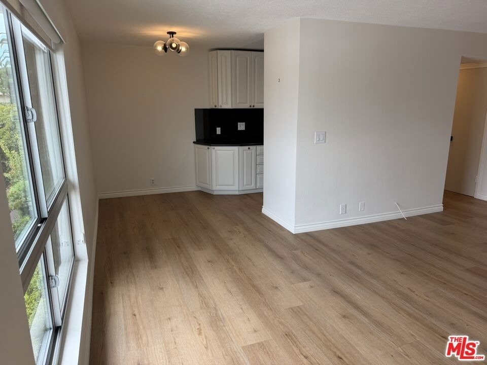 970 Palm Avenue - Photo 3