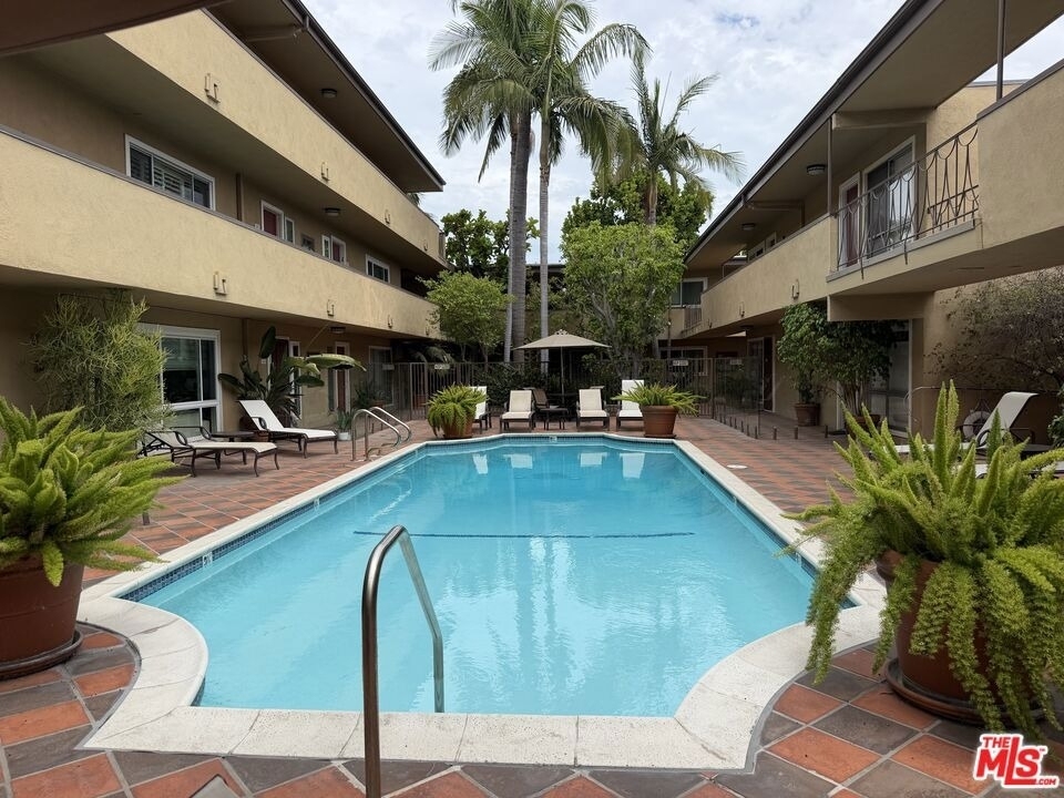 970 Palm Avenue - Photo 0