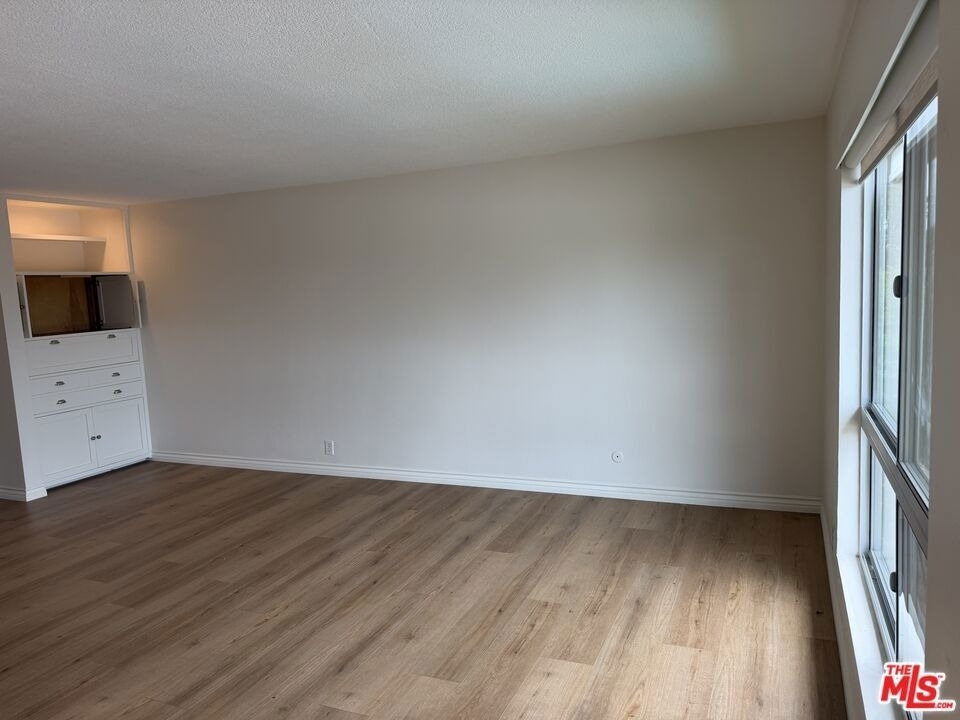 970 Palm Avenue - Photo 2