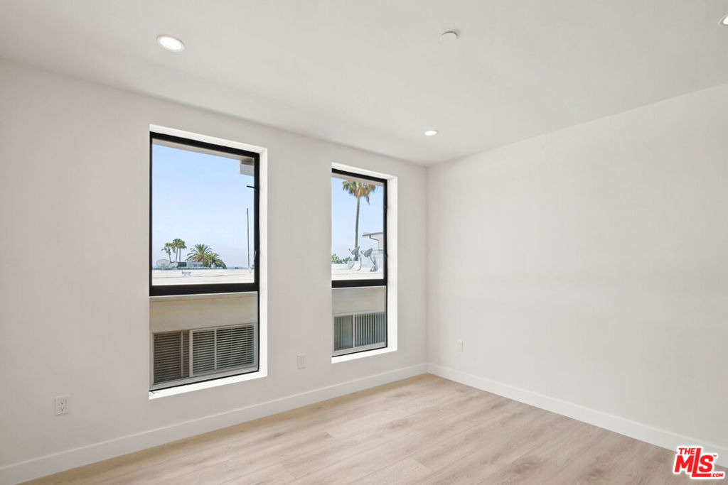 1434 N Poinsettia Place - Photo 14