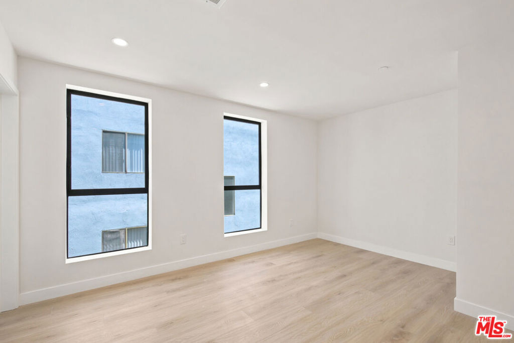 1434 N Poinsettia Place - Photo 12
