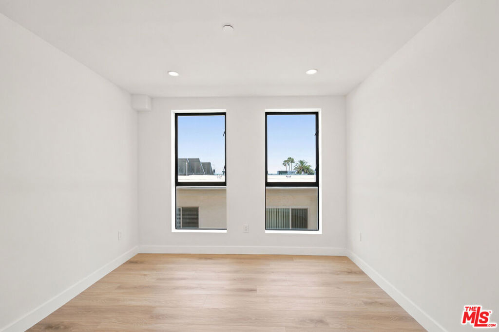 1434 N Poinsettia Place - Photo 13