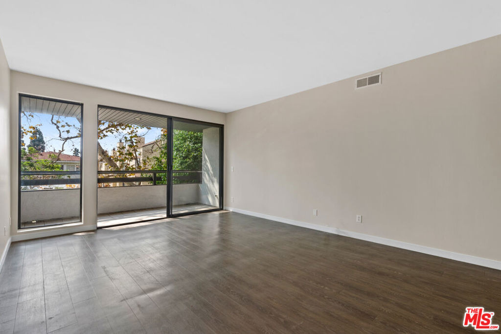1830 Westholme Avenue - Photo 3