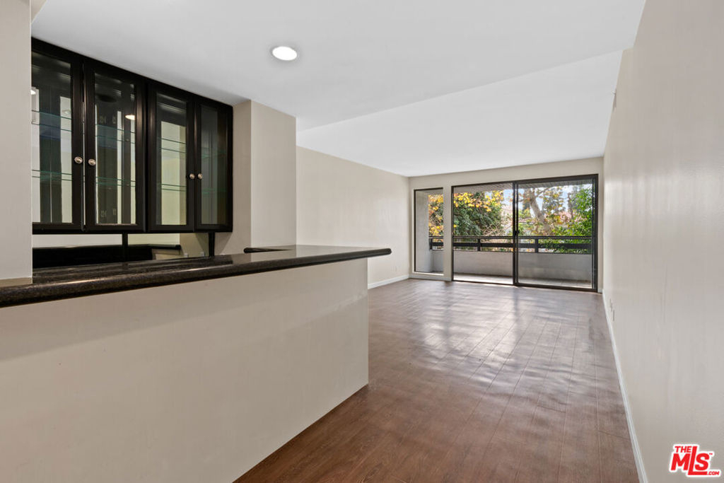 1830 Westholme Avenue - Photo 2