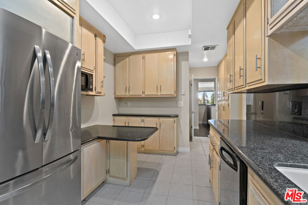 1830 Westholme Avenue - Photo 11