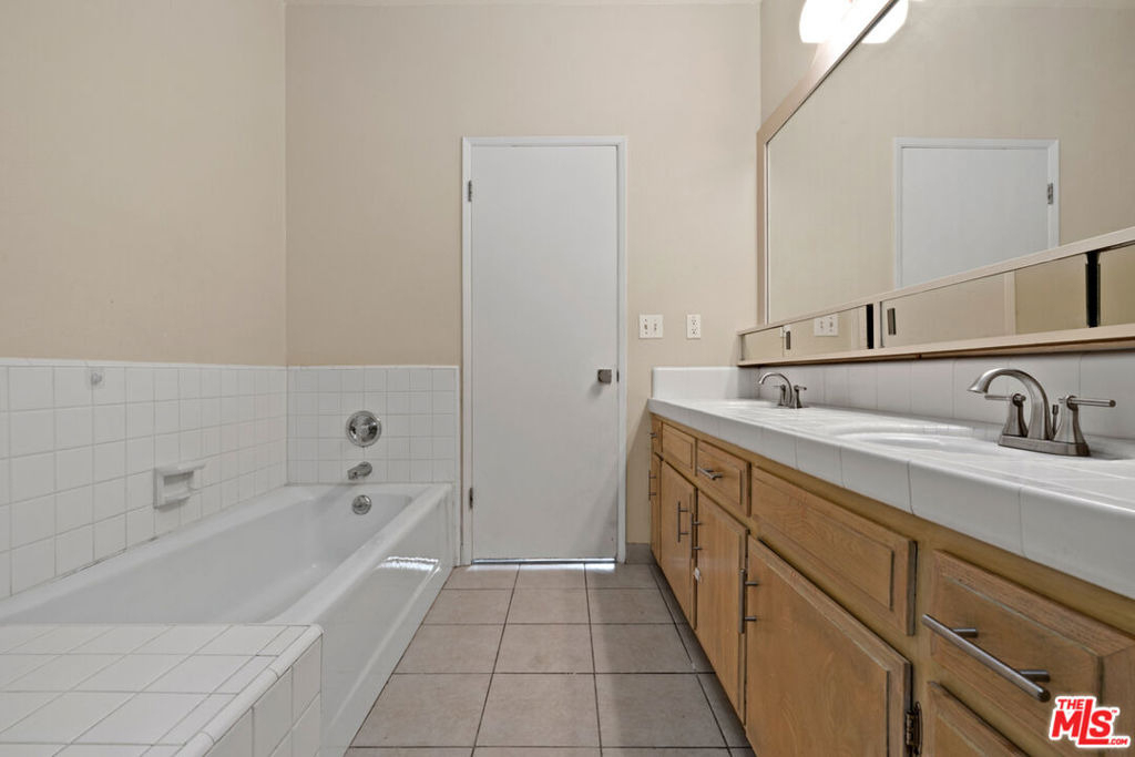 1830 Westholme Avenue - Photo 17