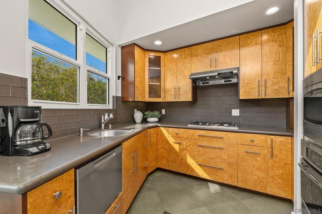 438 La Mesa Ave - Photo 3