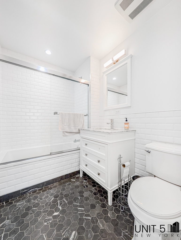 319 Graham Avenue - Photo 10