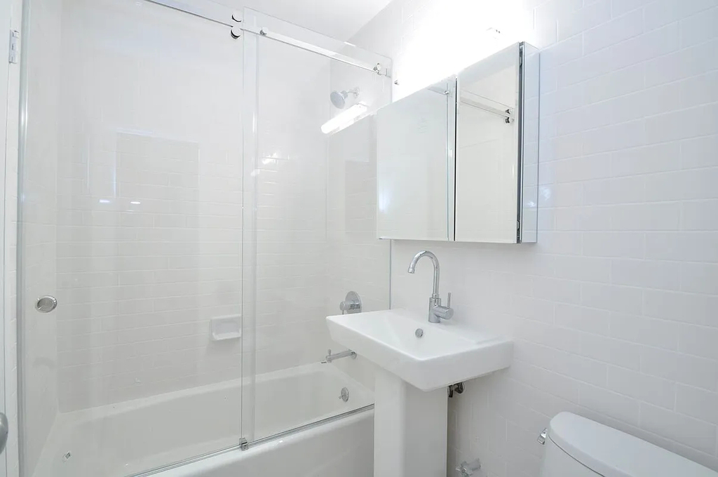 East 25th Street - Photo 4