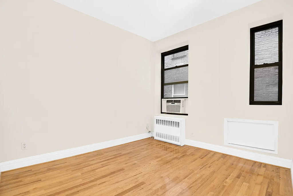 East 25th Street - Photo 3