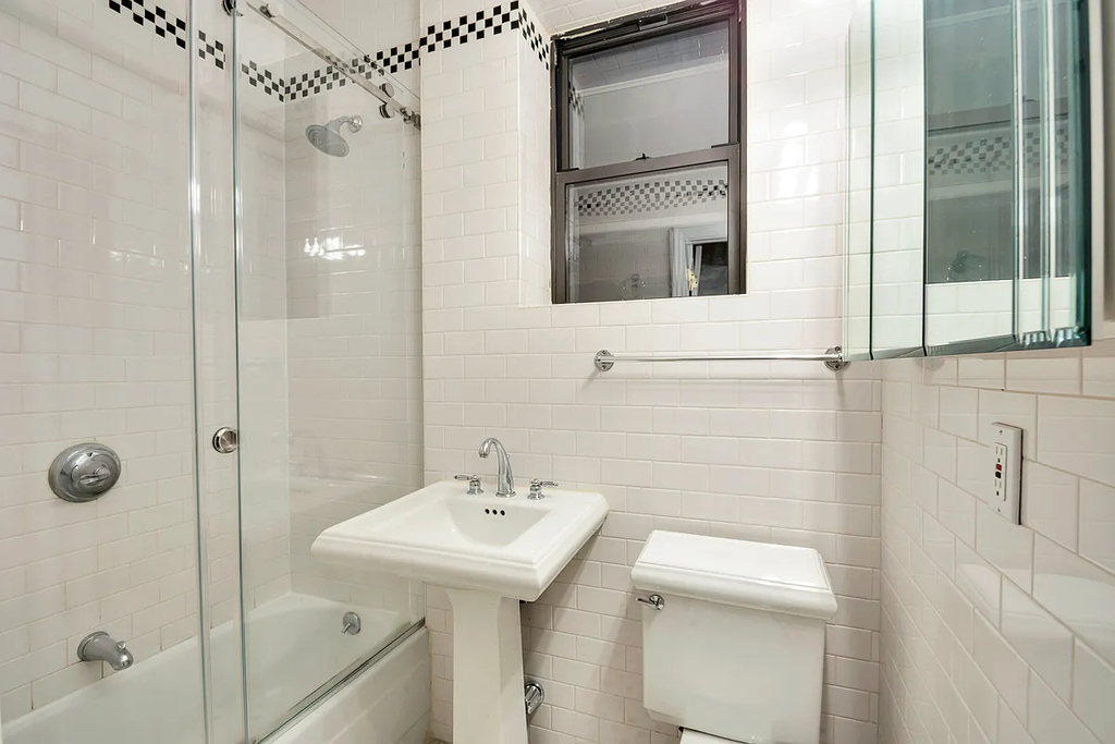 York Avenue - Photo 2