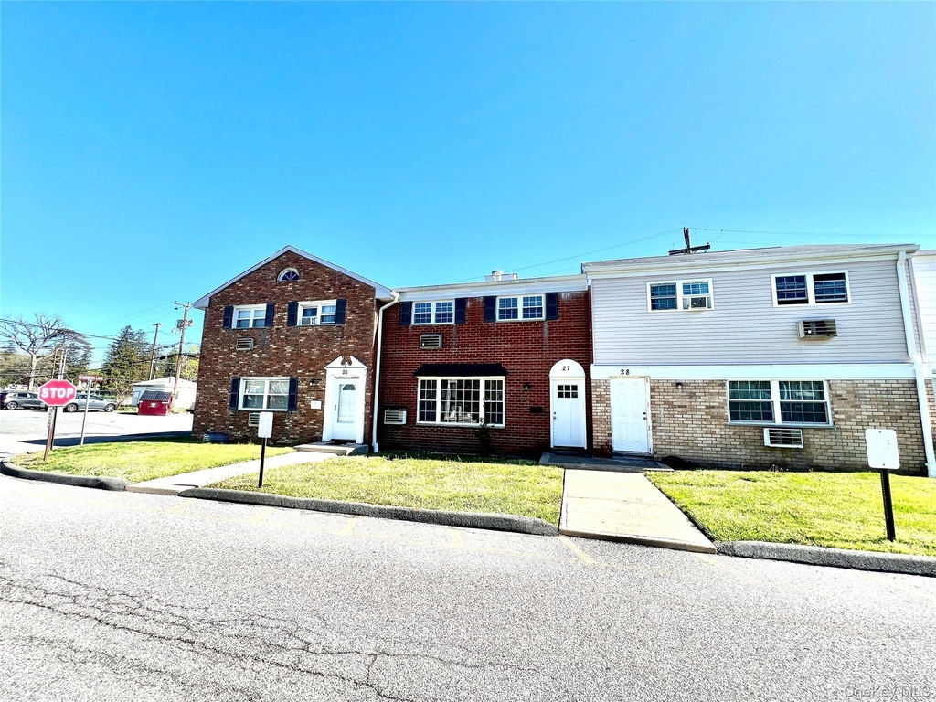 27 Lexington Lane - Photo 0