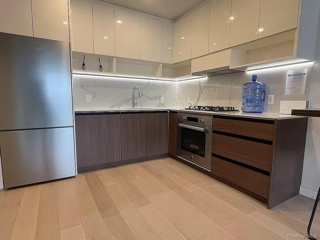 14449 Northern Boulevard - Photo 3