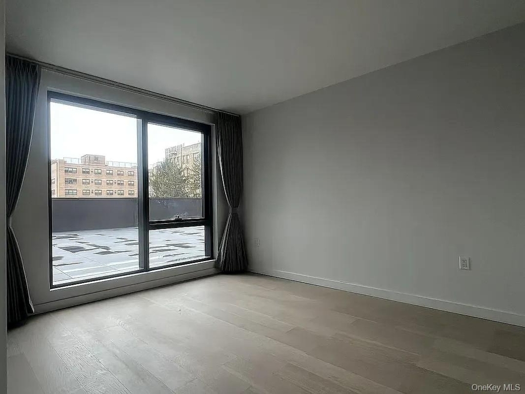 14449 Northern Boulevard - Photo 7