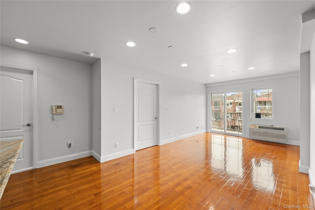 69-07 43 Avenue - Photo 6