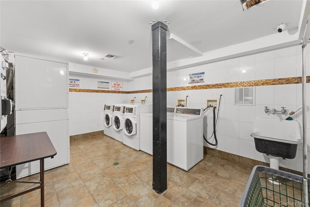 69-07 43 Avenue - Photo 10