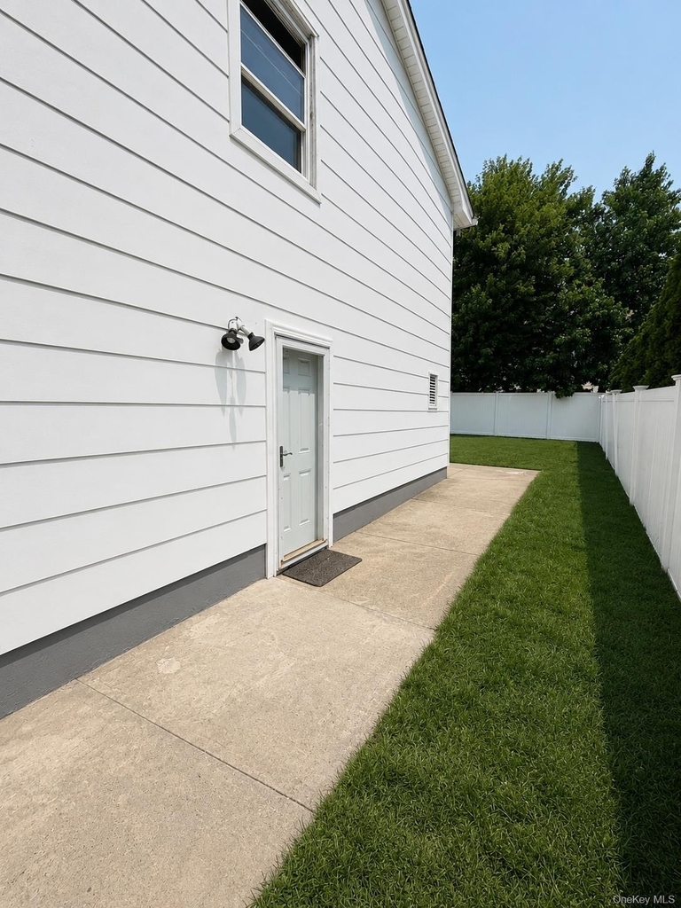272 Davenport - Photo 1