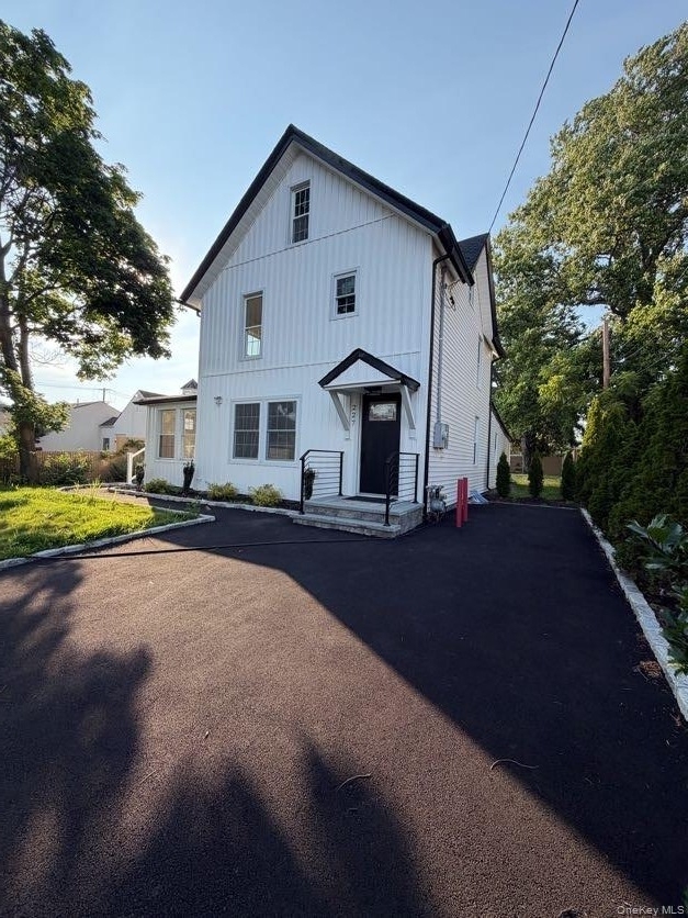 227 N Railroad Avenue - Photo 1