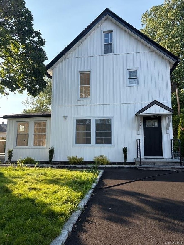 227 N Railroad Avenue - Photo 0
