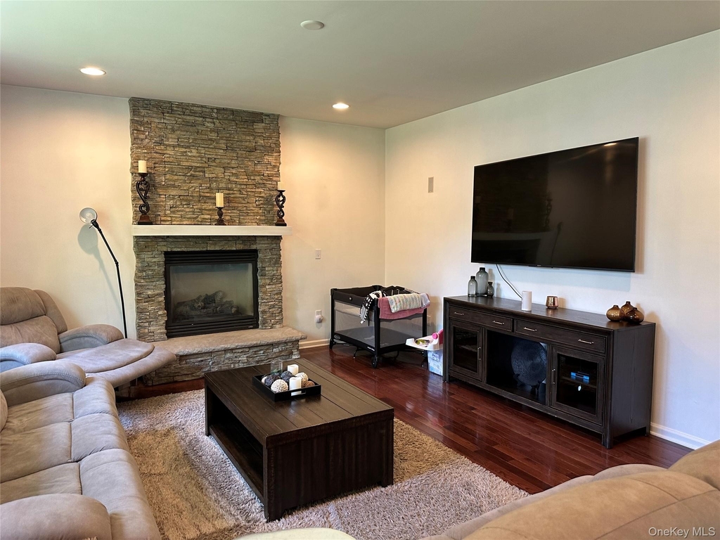 633 Creekside Lane - Photo 4